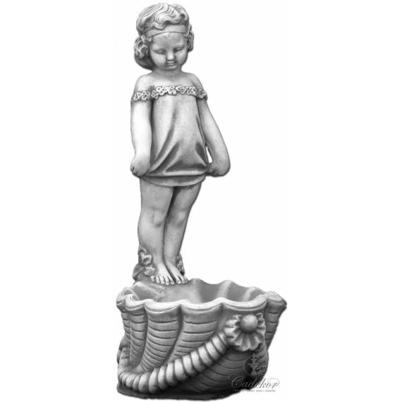Dziewczynka stojąca nad muszlą - donica