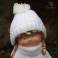 Dziewczynka w śniegowym sweterku 33cm
