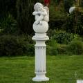 Aniołek na kolumnie - dekoracja ogrodowa