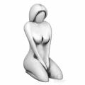 Modernistyczna figura – oparta kobieta