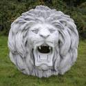 Basrelief eines großen Löwen mit Mähne