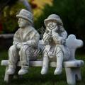 Siedzący Dziadek - dekoracyjna figurka do ogrodu