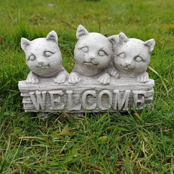 The cats welcome you!