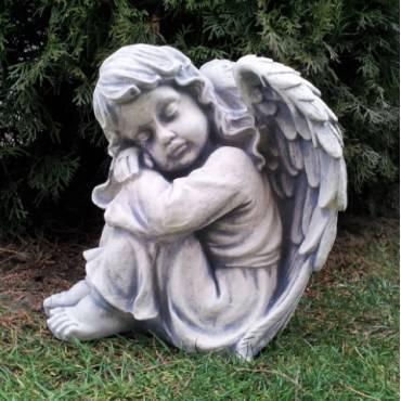 Śpiący aniołek - figurka ogrodowa