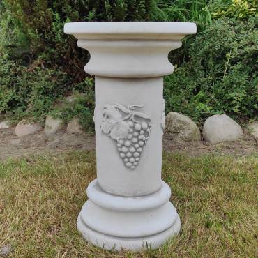 Column with grapes